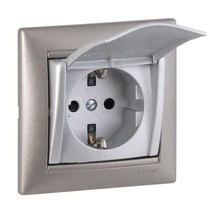 Legrand Valena 2P+F csatlakozóaljzat csapófedéllel alumínium, 770122
